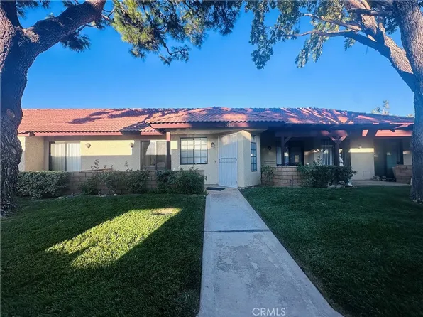 19267 Elm Dr, Apple Valley, CA 92308