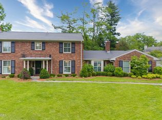 3005 Lightheart Rd, Glenview Hills, KY 40222