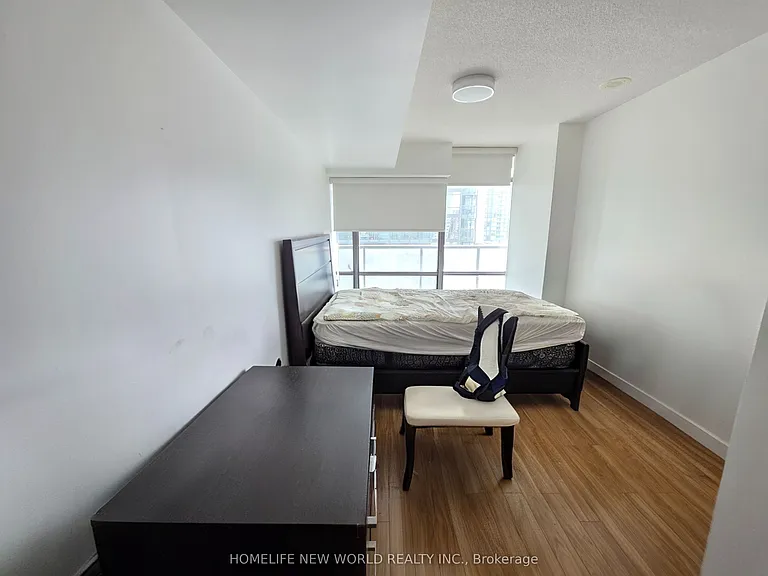 37 Grosvenor St #1701 — Photo 26
