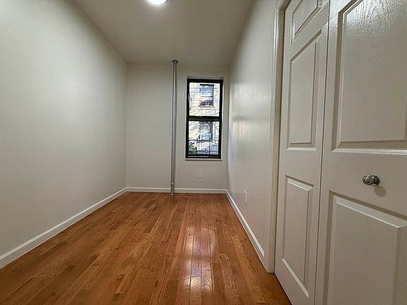 5th image of 2849 34th St APT 5