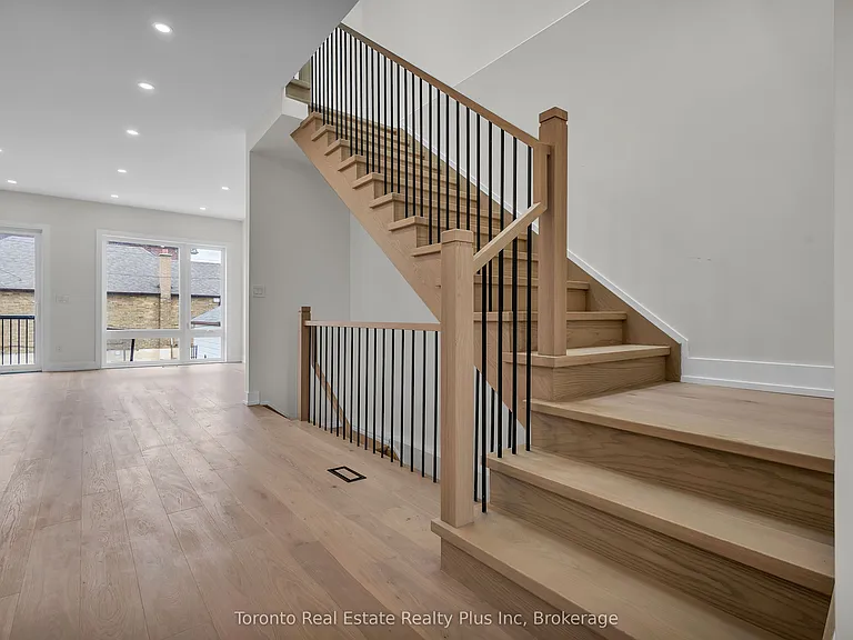 138 Bowie Ave — Photo 34