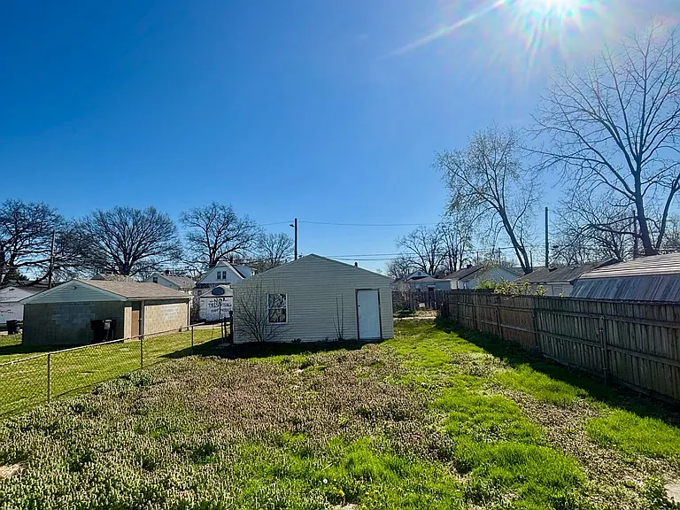 3633 Kahlert Ave — Photo 2