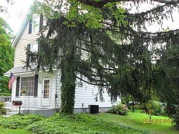 2nd image of 818 E Maple Ave