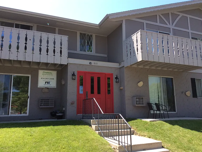 Chateau Apartments — Photo 22