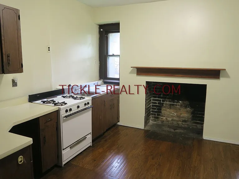 410 Oxford St — Photo 14