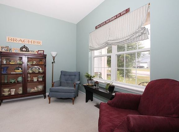 3rd image of 176 Blueberry Ln