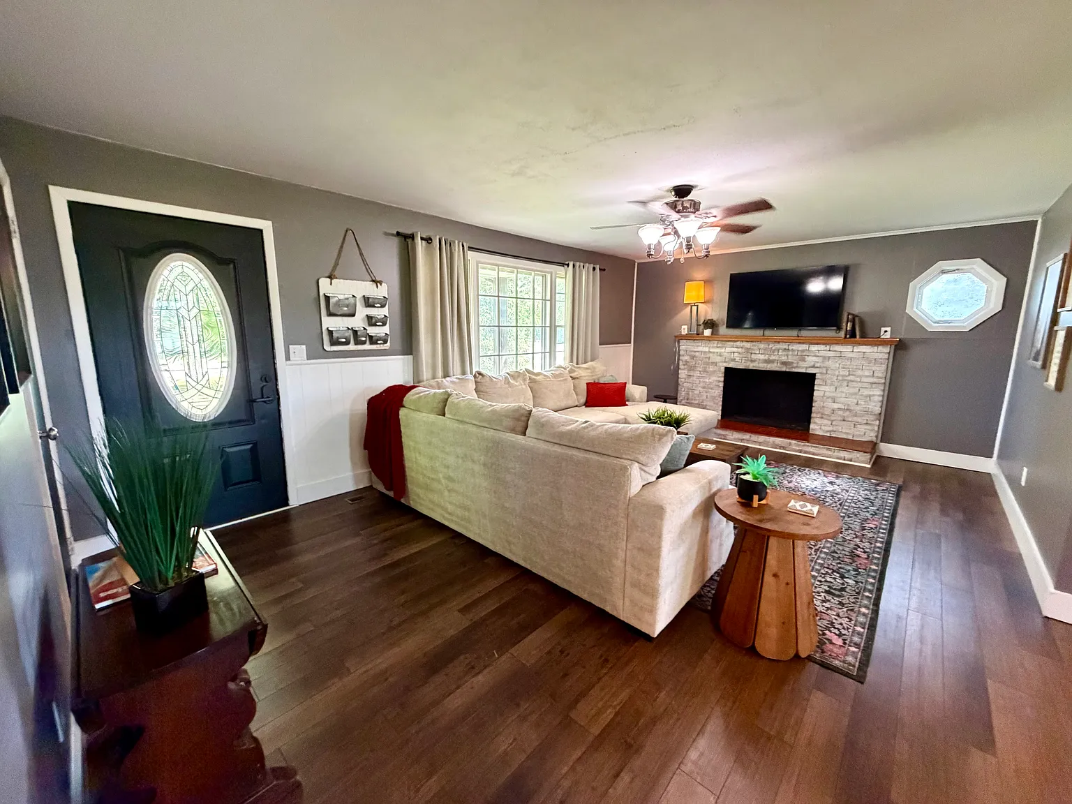 2 bed, 1.5 bath, 1492 sqft, $2,200 — Photo 3