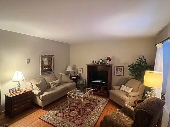 18241 Jamestown Cir, Northville, MI 48168