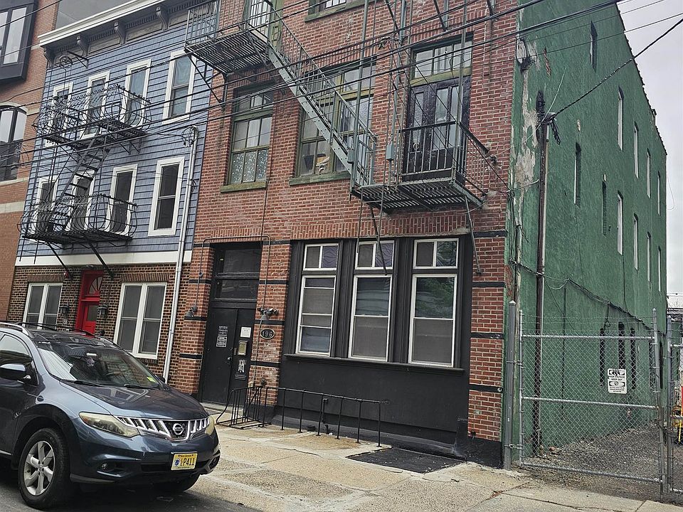 1st image of 196 Morgan St Floor 3