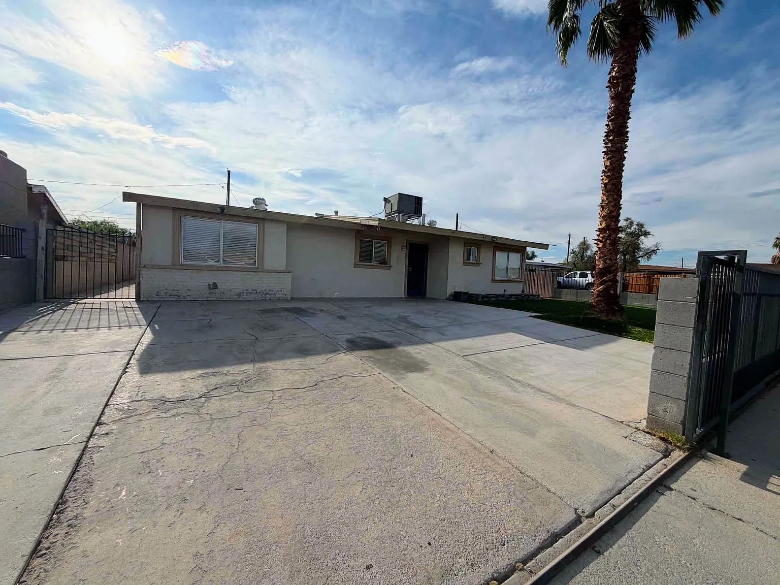 3 bed, 1050 sqft, $1,900 — Photo 3