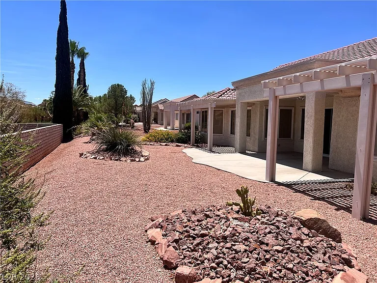 2524 Desert Glen Dr — Photo 3