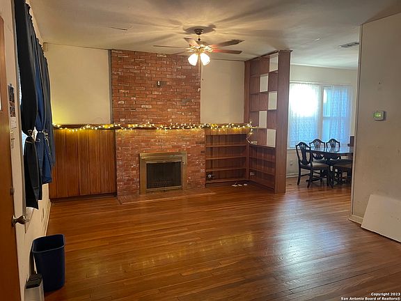 3rd image of 470 E MAGNOLIA AVE