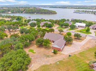 613 Goldeneye Dr, Granbury, TX 76049