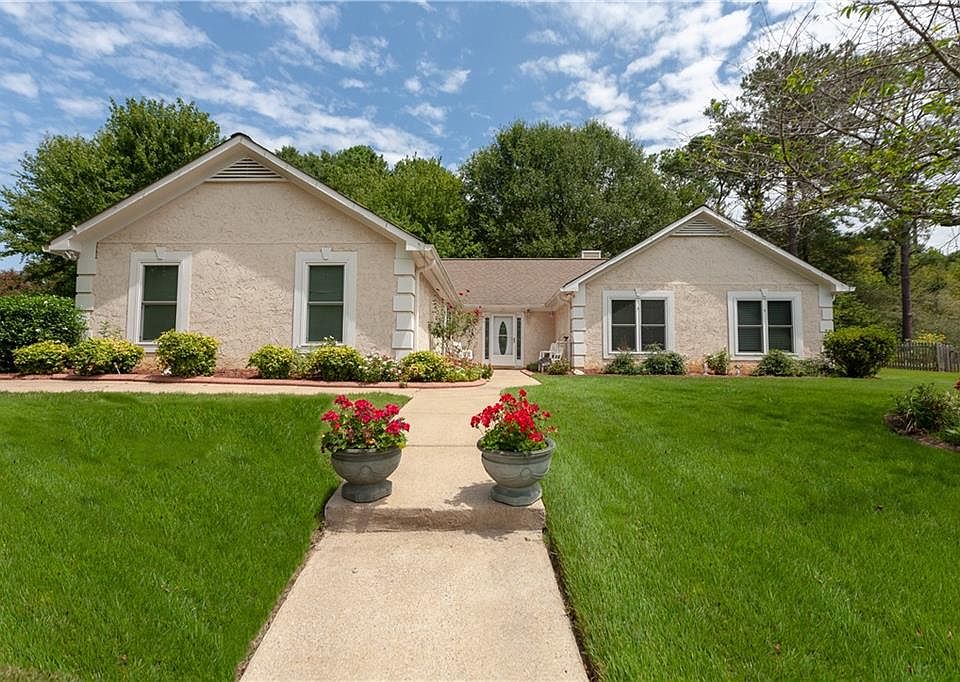 1st image of 318 Justin Dr