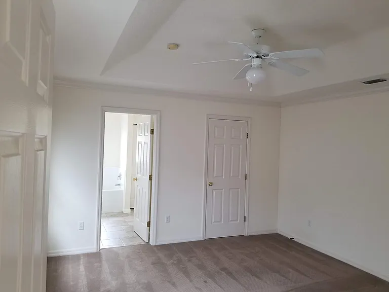 master bed room from entrance