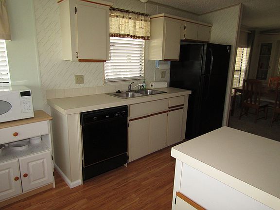 4th image of 219 York Cottage Dr