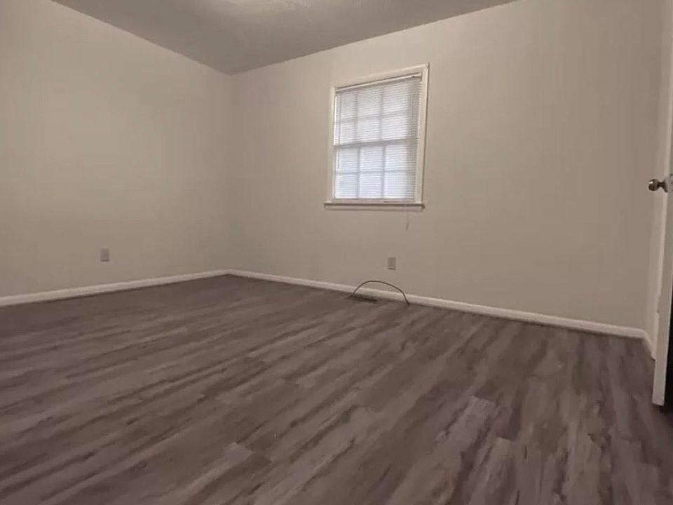 2nd image of 2004 Elgin Dr #1