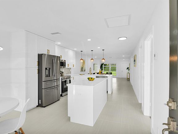 2nd image of 5801 Areca Palm Court #D
