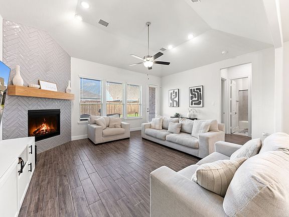 3rd image of 8808 Royal Star Rd