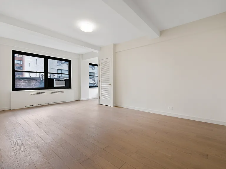 340 E 52nd St #5F — Photo 1