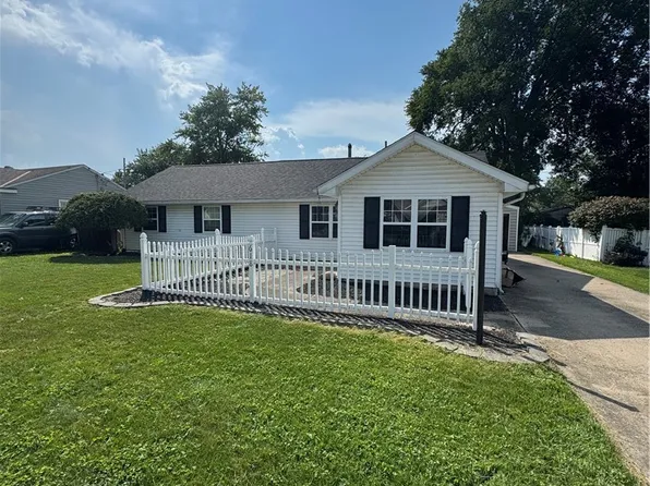 618 Idlewood Ave, Sheffield Lake, OH 44054