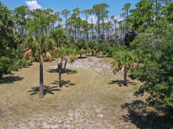 749 E Pine Ave, Eastpoint, FL 32328