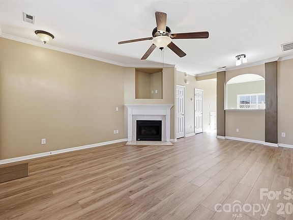 3rd image of 727 Shellstone Pl
