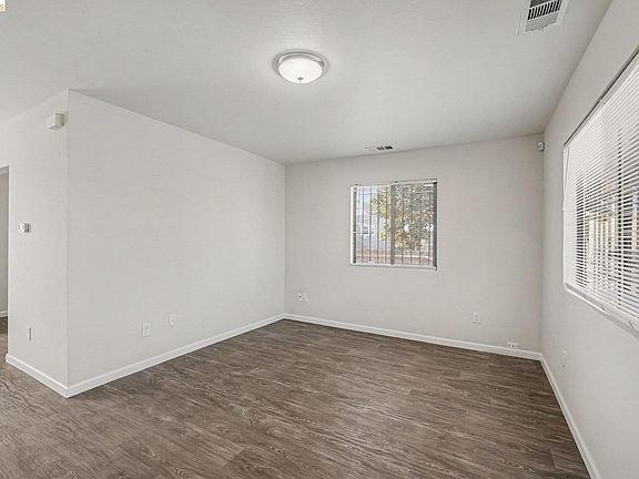 4th image of 206 E 16th St