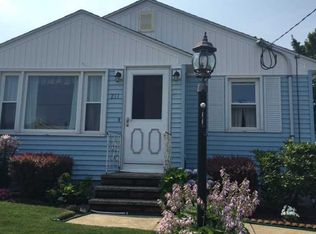 211 Orchard St, Cranston, RI 02910