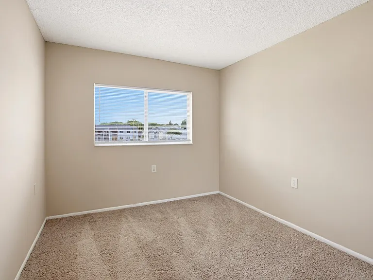1153 Lake Victoria Dr #H — Photo 10