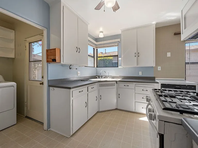 4735 Valencia Dr #FRONT — Photo 11