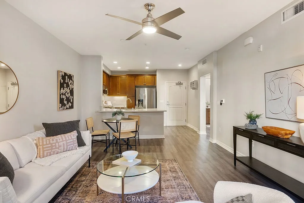 1 bed, 710 sqft, $2,775 — Photo 4