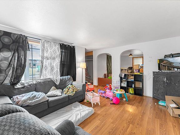 4th image of 1124 Division STREET
