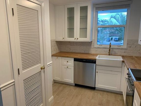5th image of 917 N Flagler Dr APT 212