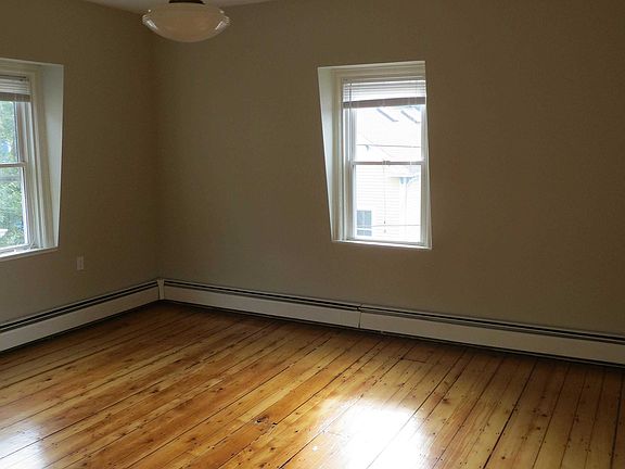 2nd image of 87 Vernon St