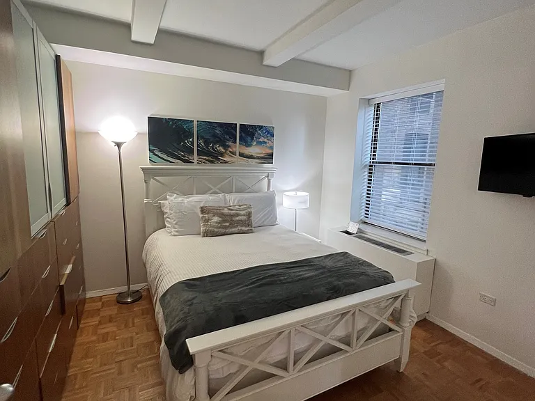 150 W 51st St #1115 — Photo 6