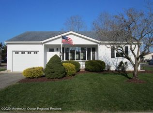 2 Norfolk Dr, Toms River, NJ 08757