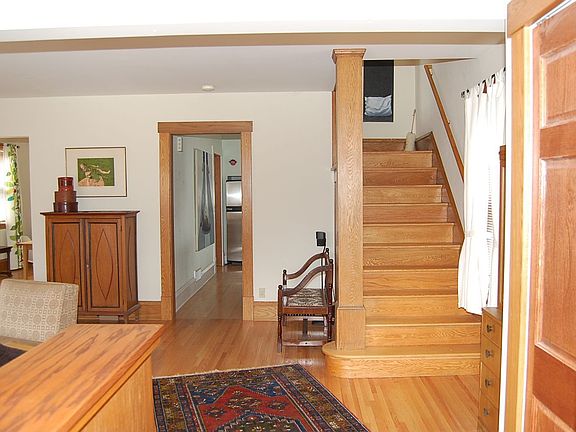 3rd image of 2328 Como Ave