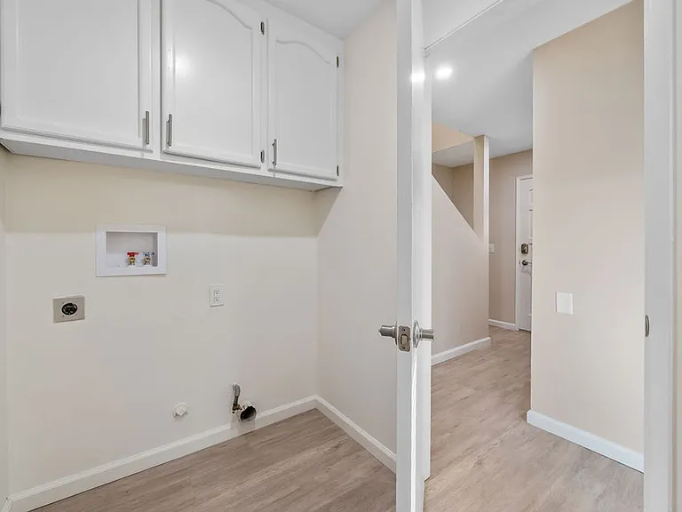 251 S 16th St — Photo 14