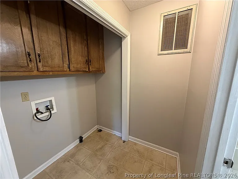 872 Hilton Dr — Photo 7
