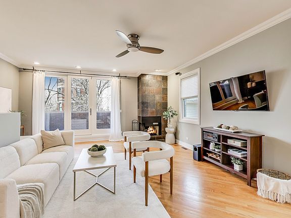 3rd image of 1119 N Wood St #2
