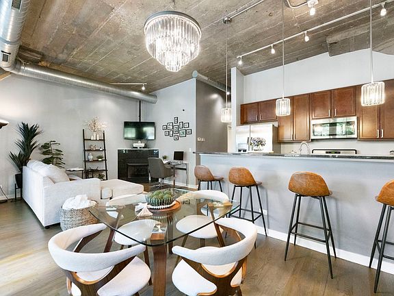 5th image of 1033 W 14th Pl Unit 118