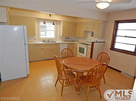 5th image of 276 W 29th St