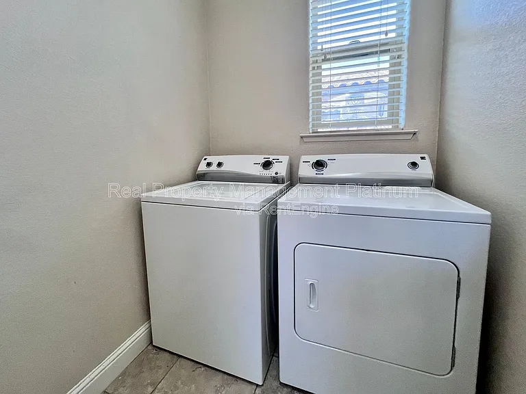 5893 E Laurite Ave — Photo 7