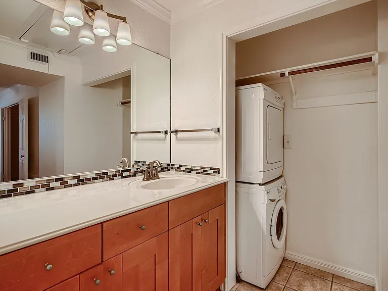 7685 Northcross Dr #323 — Photo 12