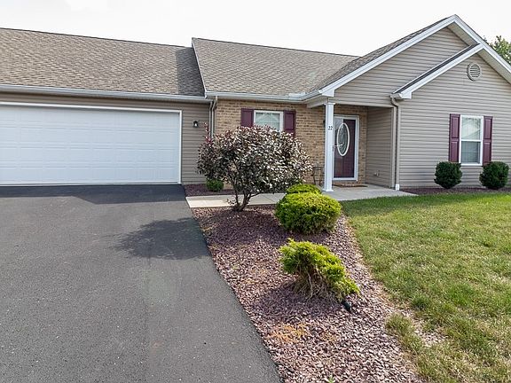 2nd image of 170 Sandy Ct Unit 22