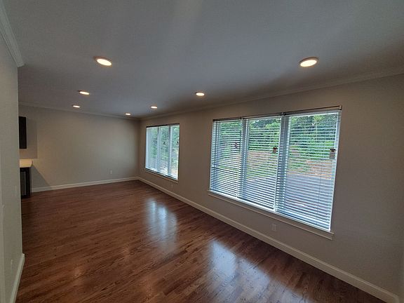 3rd image of 605 Campbell Ave SE #410