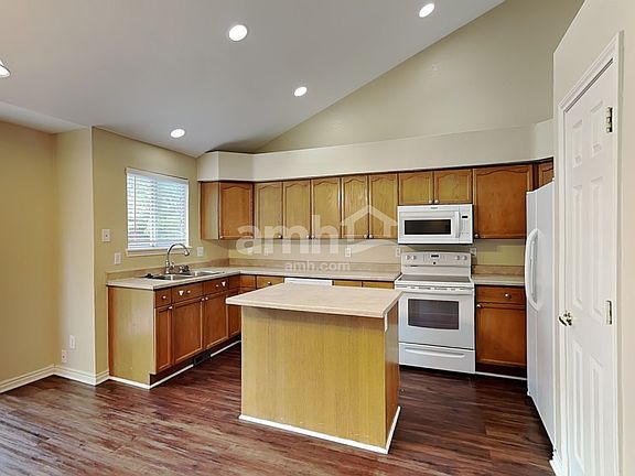 3rd image of 1622 S Pagosa Ct