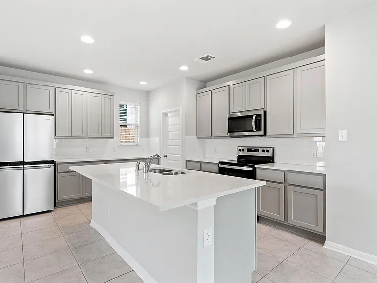 313 McLintock Rd — Photo 3