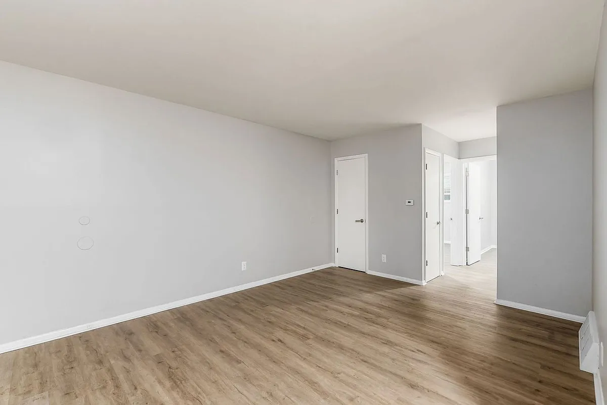Building Photo - 552 Riverview Dr #F